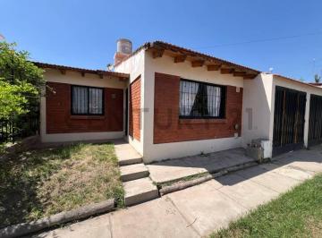 Casa · 75m² · 3 Ambientes · 2 Cocheras · Venta Casa en Barrio Semi Privado Lujan de Cuyo