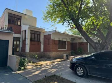 Casa · 180m² · 7 Ambientes · Hermosa Casa en Venta en Mendoza, en La Sexta Sección, Mendoza