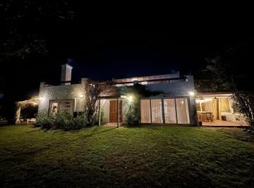 Casa · 300m² · 5 Dormitorios · Casa en Alquiler en La Barra