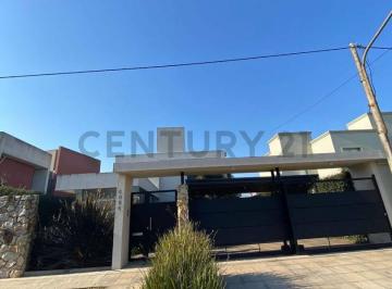 Casa · 230m² · 6 Ambientes · Casa en Venta