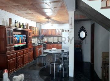 Casa · 185m² · 4 Ambientes · Casa a La Venta en City Bell