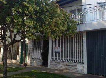 Casa · 178m² · 4 Ambientes · Casa en Dos Plantas con Patio - Barrio Cura