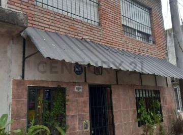 Casa · 90m² · 3 Ambientes · 1 Cochera · Venta - Casa 2 Dorm. - Parque Casados