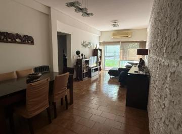 PH de 4 ambientes, Parque Chacabuco · Bajo de Precio! Precioso PH de 4 Ambs. con Patio y Amplio Jardín. Bajas Expensas!