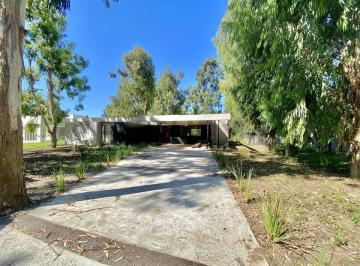 Casa · 255m² · 4 Ambientes · 2 Cocheras · Casa en Venta en Miralagos Club de Campo