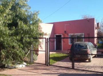 Casa · 99m² · 5 Ambientes · 1 Cochera · Venta de Casa 3 Dorm. en Arturo Seguí, La Plata. Apta Banco. Barrio Procrear