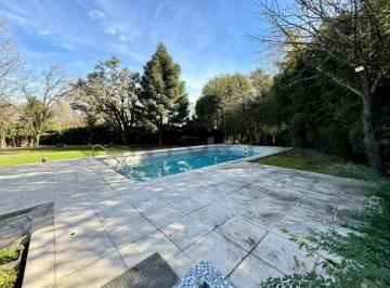 Casa · 270m² · 5 Ambientes · Casa en Venta / Permuta en Funes