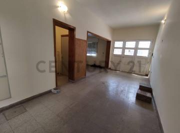 Casa · 99m² · 4 Ambientes · 1 Cochera · Casa Al Frente con Cochera - 3 Dorm. - Echesortu