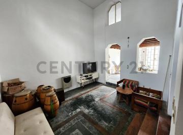 Casa · 220m² · 6 Ambientes · 13 Entre 58 y 59. Casa en Venta. La Plata.