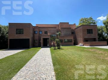 Casa · 680m² · 8 Ambientes · 10 Cocheras · Venta de Casa Moderna (Con Vista Al Golf) - golfer'S Country Club, Pilar - Pba.