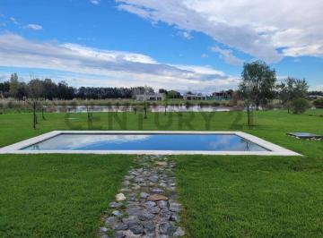 Casa · 220m² · 3 Ambientes · 3 Cocheras · Casa en Alquiler Temporario. Estancia Villa Maria