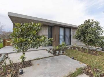 Casa · 180m² · 3 Ambientes · Casa en Venta