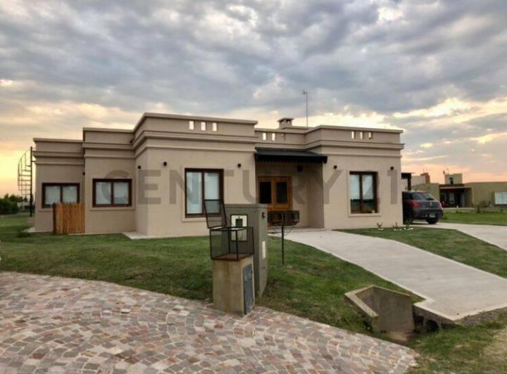 Casa · 145m² · 5 Ambientes · 1 Cochera