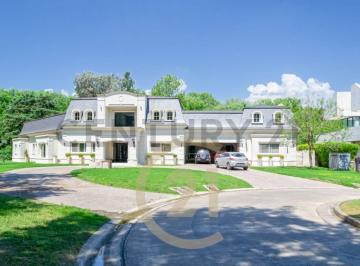 Casa · 640m² · 7 Ambientes · venta de Casa en Saint Thomas.casa de Estilo Francés Desarrollada Sobre un Lote De.