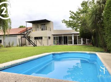 Casa · 140m² · 4 Ambientes · 1 Cochera · Casa en Venta