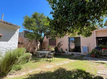 Casa de 5 ambientes, Córdoba · Vendo Casa de 2 Dorm en Santa Isabel 2da Secc Apta Bancos