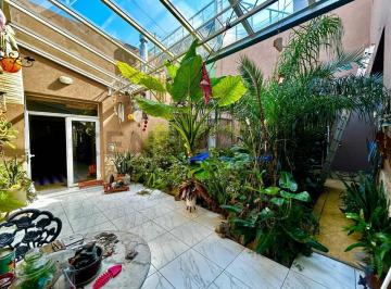Casa · 200m² · 5 Ambientes · 1 Cochera · Casa de Diseño en Venta en Saavedra