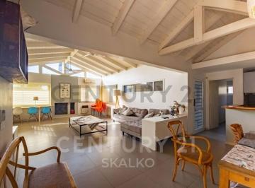 Casa · 148m² · 3 Ambientes · 1 Cochera · Venta Casa de 2 Dorm., Patio, Piscina, Funes