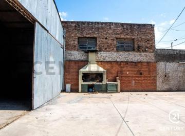Bodega-Galpón · Galpon con Casa 2 Dorm., Jardín y Pileta