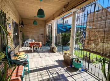Casa · 254m² · 4 Ambientes · 2 Cocheras · Venta de Casa 4 Ambientes con Pileta + Departamento de 2 Ambientes - San Justo, La Matanza