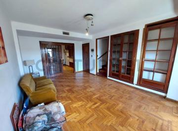 Casa · 118m² · 6 Ambientes · 1 Cochera · Venta Excelente PH 6 Ambientes. Zona Las Avs