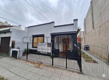 Casa · 74m² · 3 Ambientes · PH 3 Ambientes Al Frente con Patio Zona Nueva Pompeya