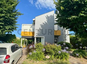 Casa · 205m² · 5 Ambientes · Casa en Venta