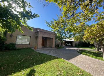 Bodega-Galpón · 310m² · 10 Ambientes · 2 Cocheras · Casa - Chacras de Coria