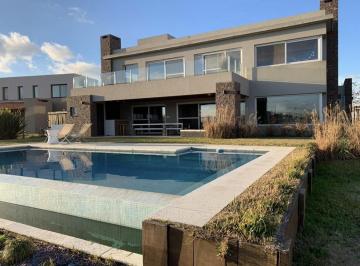 Casa · 285m² · 8 Ambientes · 6 Cocheras · Venta Casa en El Canton a La Laguna 8 Ambientes