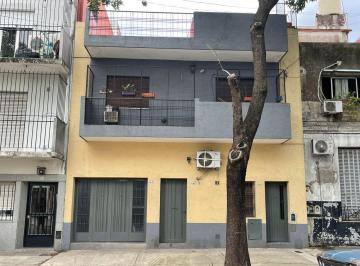 Casa de 8 ambientes, Parque Chacabuco · Casa en Lote Propio con Terraza y Cochera – Parque Chacabuco