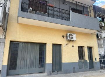 Casa de 8 ambientes, Parque Chacabuco · Venta - Parque Chacabuco - Excelente Casa Lote Propio