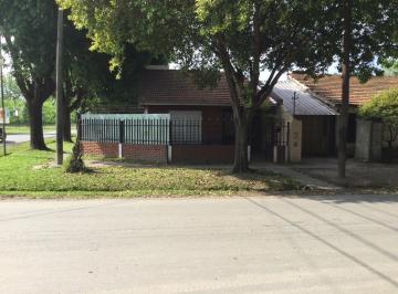 Casa de 6 ambientes, Granadero Baigorria · Barrio Los Robles