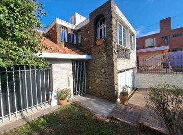 Casa · 230m² · 5 Ambientes · 2 Cocheras · Venta Casa 3 Dorm Bajo Palermo Quincho