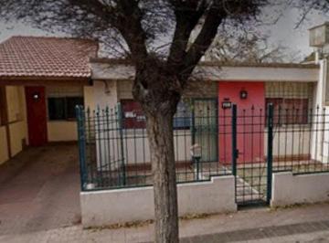 Casa · 140m² · 4 Ambientes · 1 Cochera · Venta de Casa Barrio Santa Ana