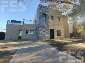 Casa · 182m² · 5 Ambientes · 2 Cocheras · Venta Casa de 5 Ambientes Mas Dependencia a Estrenar