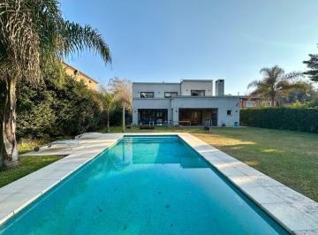 Casa · 444m² · 5 Ambientes · 4 Cocheras · Casa en Venta en Pilar, Barrio Cerrado La Peregrina