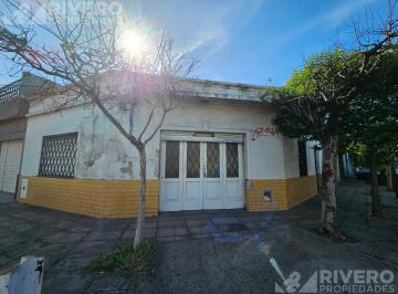 Casa · 130m² · 3 Ambientes · 1 Cochera · Casa en Venta en Moron Sur