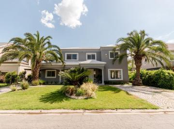 Casa · 270m² · 5 Ambientes · 2 Cocheras · Oportunidad! Importante Casa en El Reconocido Barrio Haras de Pilar.