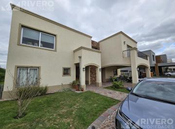 Casa · 363m² · 6 Ambientes · 2 Cocheras · Casa en Venta Buenos Aires Golf Club / Barrio Cerrado
