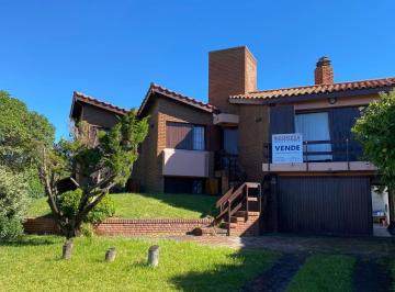 Casa · 375m² · 5 Ambientes · 2 Cocheras · Hermosa Casa Cinco Ambientes Frente Al Mar - Ideal Para Vacacionar