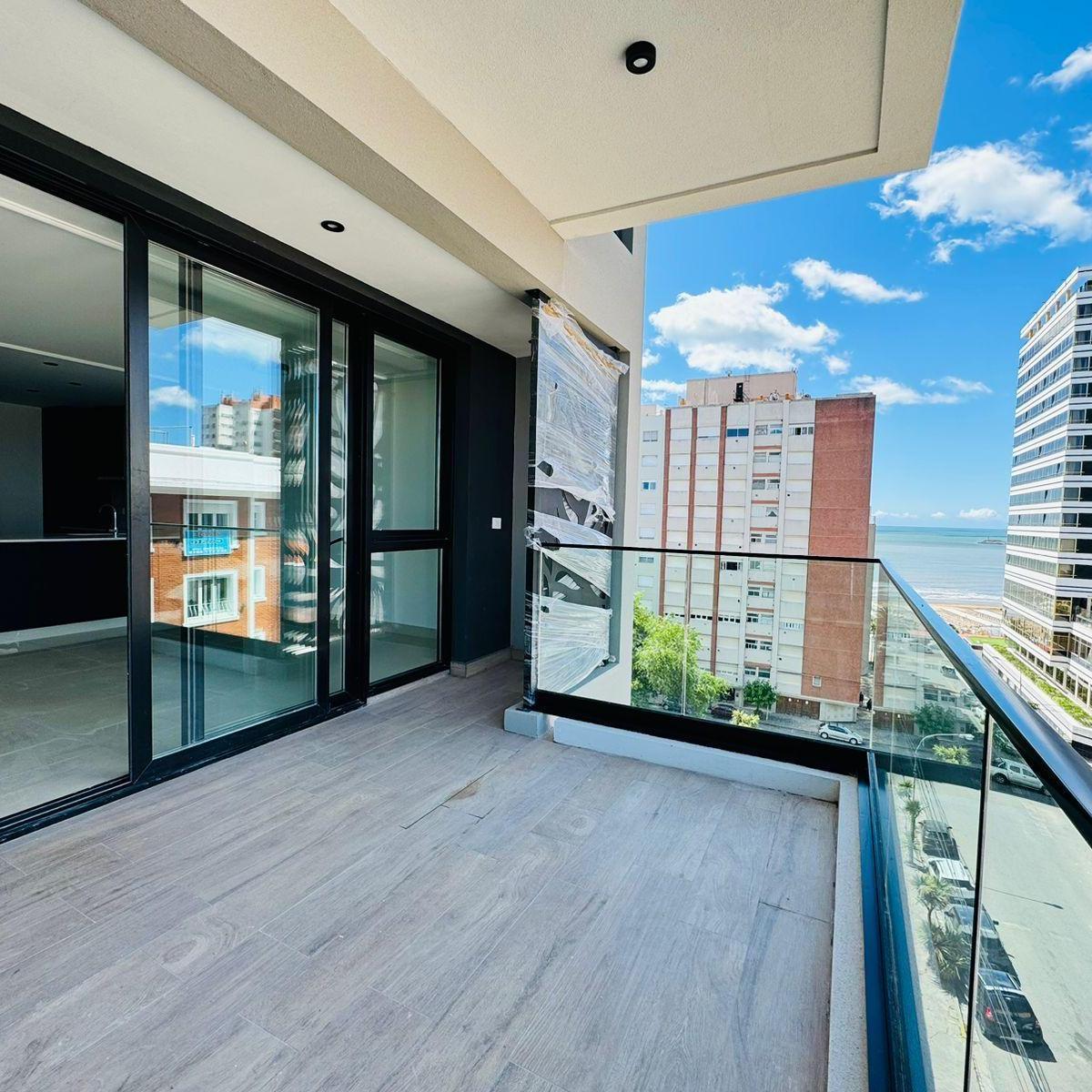 Departamento de tres ambientes a estrenar con balcón terraza al frente