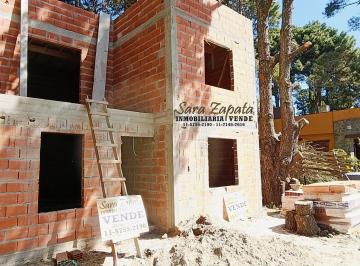 Casa de 4 ambientes, Costa del Este · Av 2 E/ Orquídeas y Violetas Costa del Este Dúplex 4 Amb Vende Sara Zapata