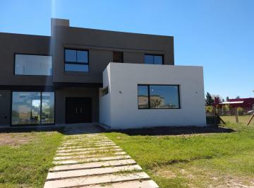 Casa · 260m² · 6 Ambientes · 3 Cocheras · Casa en Venta San Rafael Villanueva Tigre
