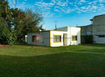 Terreno · 98m² · 3 Ambientes · Importante Lote con Casa 3 Amb, Muy Buena Ubicacion: en Luis Davila 400, Llavallol