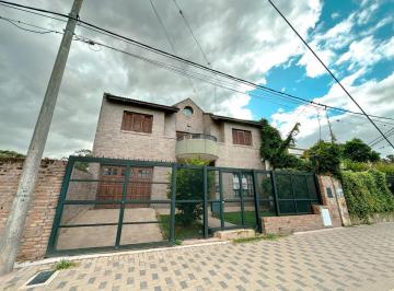 Casa · 276m² · 4 Ambientes · 1 Cochera · Venta Excelente Casa en La Florida - Rosario