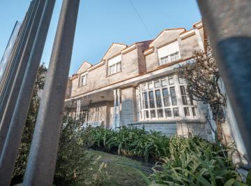 Casa · 632m² · 8 Ambientes · 6 Cocheras · Venta - Chalet 8 Ambientes C/garage y Cancha de Paddle - Barrio Stella Maris Mar del Plata