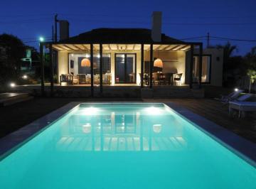 Casa · 270m² · 5 Ambientes · 1 Cochera · 4 Dorm. | Pescadilla