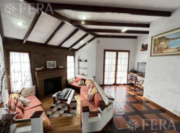 Casa · 219m² · 4 Ambientes · 2 Cocheras · Venta Casa 4 Ambientes con Quincho y Cochera en Don Bosco