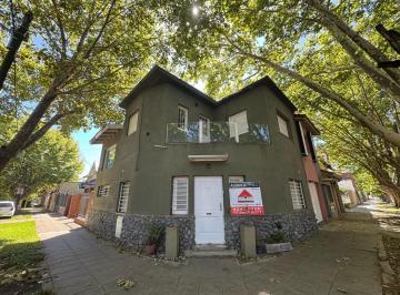 Casa · 90m² · 4 Ambientes · Casa en Beruti Al 800