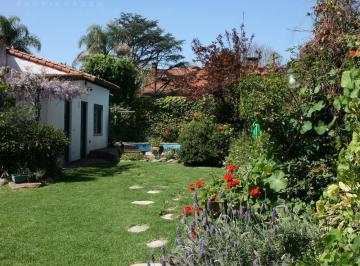 Casa · 163m² · 6 Ambientes · 1 Cochera · Venta Casa en San Isidro Centro, 6 Amb, Amplio Jardin, Piscina y Garage.